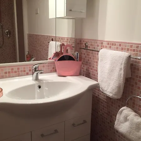 L'aurora Viola לינה וארוחת בוקר 4*