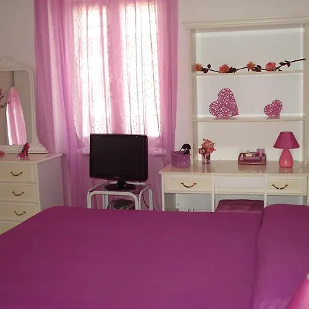 L'aurora Viola לינה וארוחת בוקר 4*